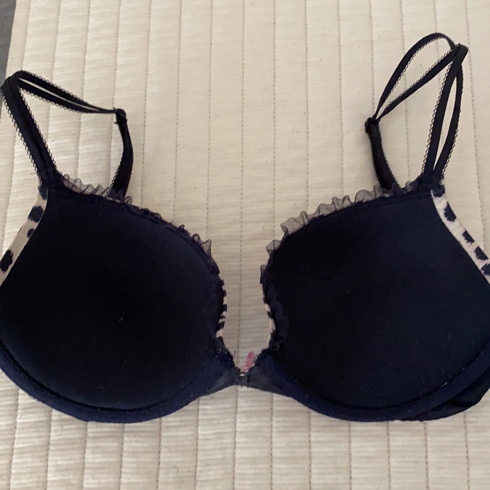 EUC Victoria’s Secret Very Sexy Push Up Bra 32D - Picture 5 of 8